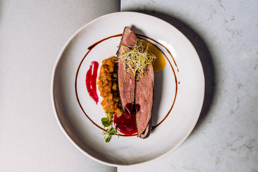 Cum citești meniul de vinuri într-un restaurant fine dining cu specific turcesc