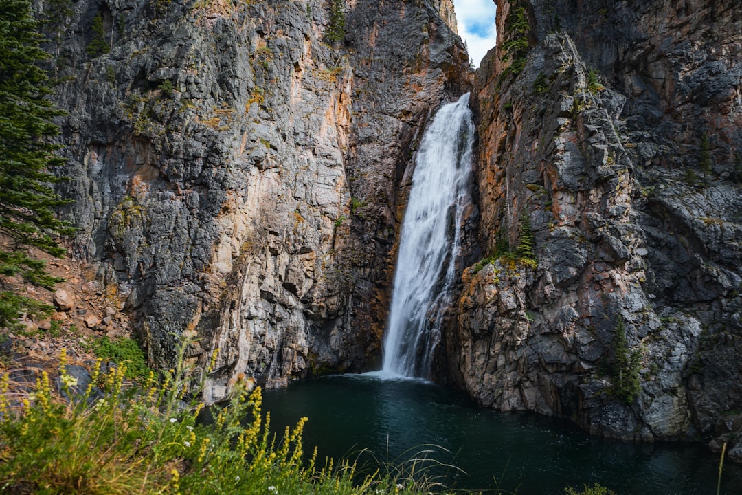 Photo waterfalls and lakes