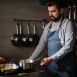 Cum alegi echipamentele potrivite pentru o bucătărie profesională la început de drum — Revista Voyage Voyage