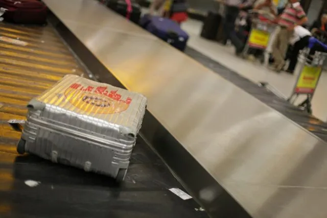 Photo common luggage packing mistakes